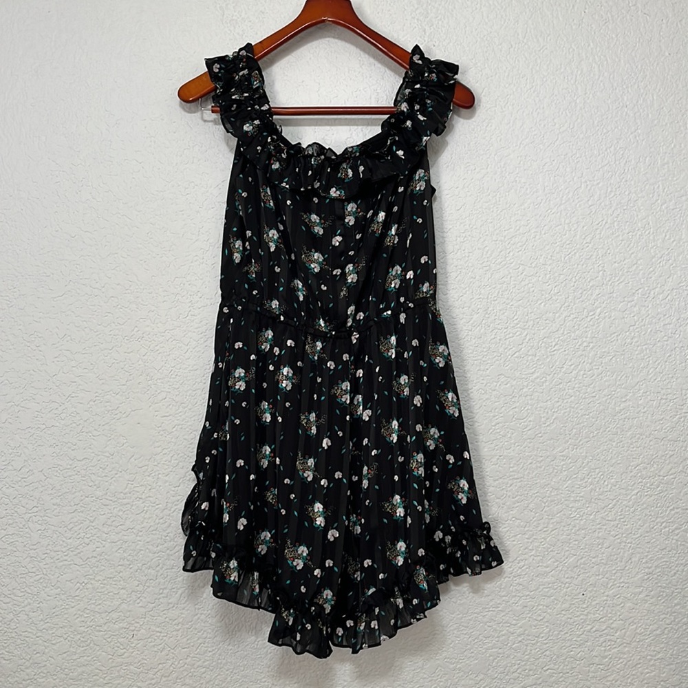 Elliatt Floral Ruffle Romper - Picture 12 of 17